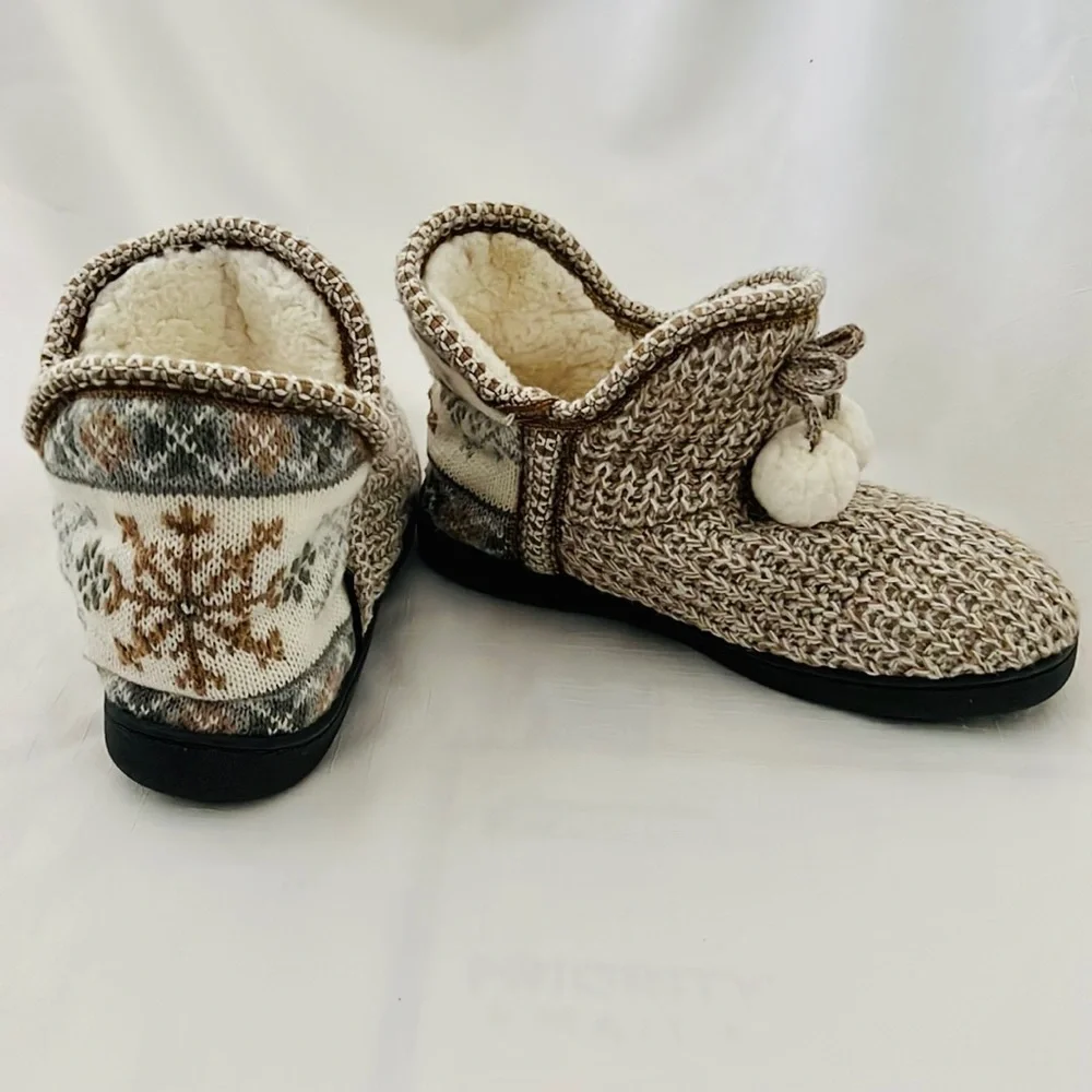 Muk Luks~Original / Slipper Bootie /  Host Pick - Picture 15 of 15